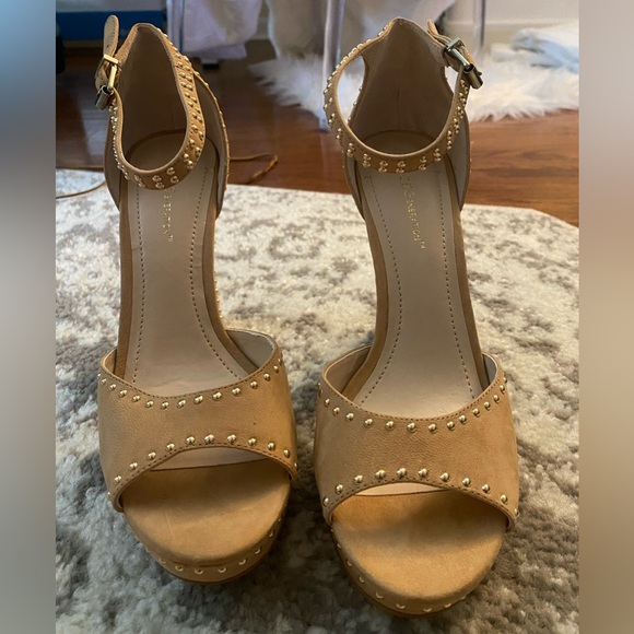 Embellished BCBC*G heels - Picture 10 of 10